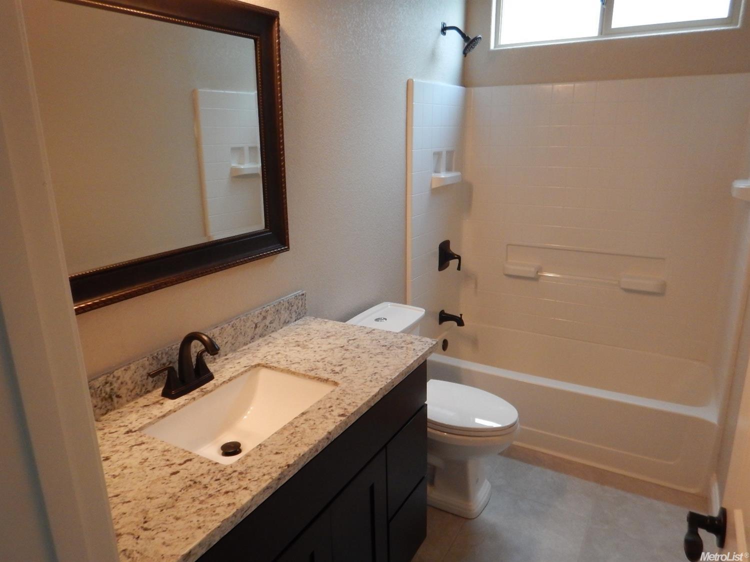 1258 Maxim Dr, Ceres, CA 95307 photo 2