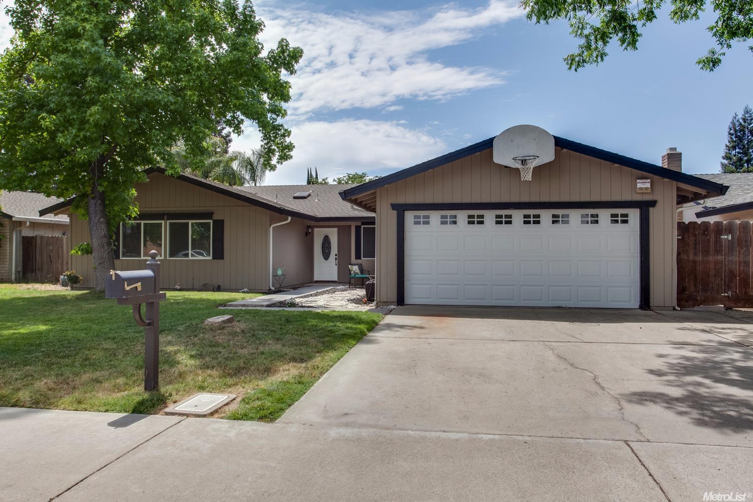 3601 Carson Oak Dr, Modesto, CA 95355 photo 2