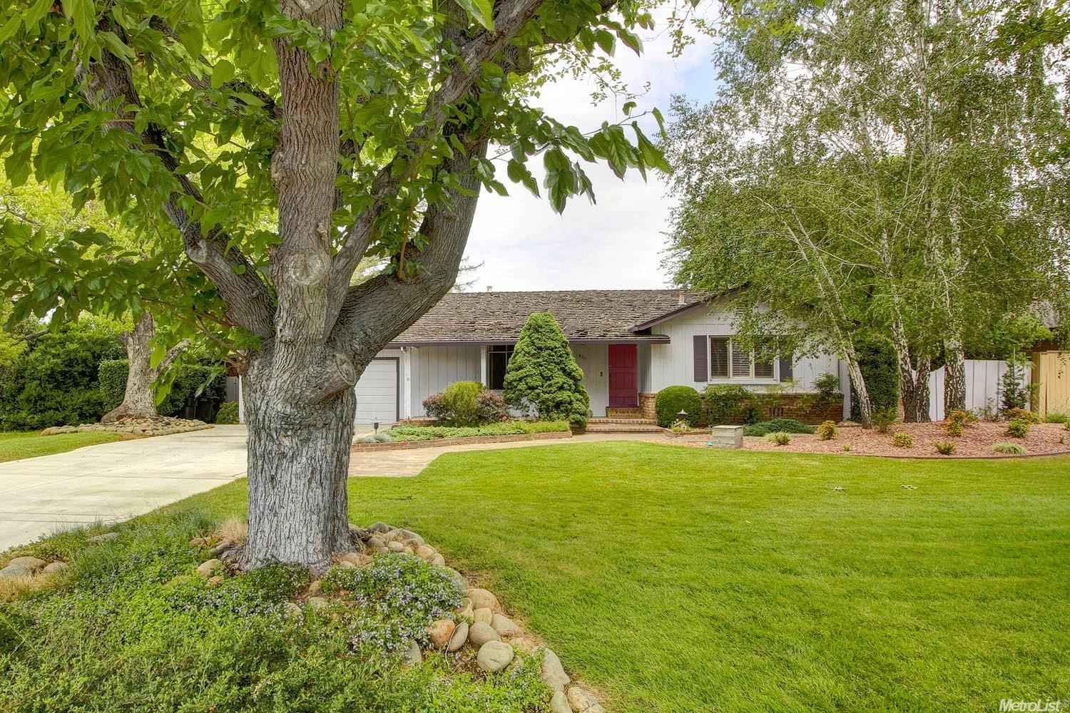 4711 Loch Lomond Dr, Carmichael, CA 95608 photo 1