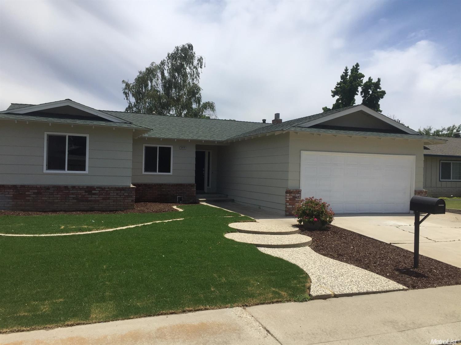 2016 Monte Carlo Ct, Modesto, CA 95350 photo 2