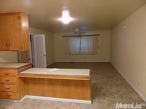 2098 Brookdale Dr, Merced, CA 95340 photo 4
