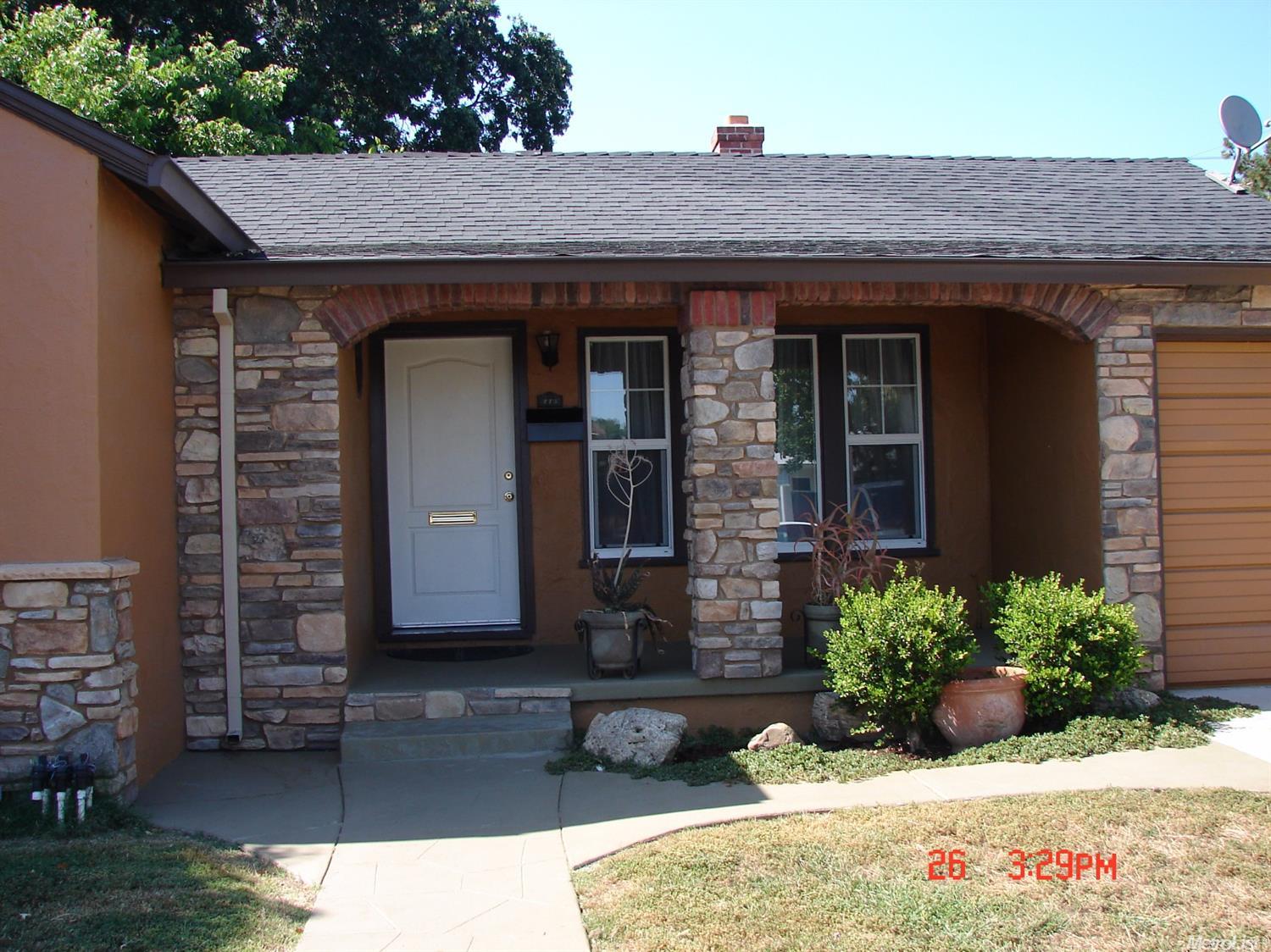 113 Hampton St, Stockton, CA 95204 photo 2