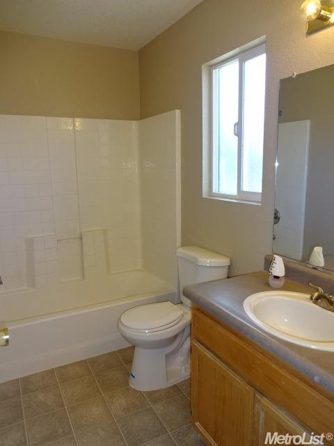 64 El Verano St, Merced, CA 95341 photo 11