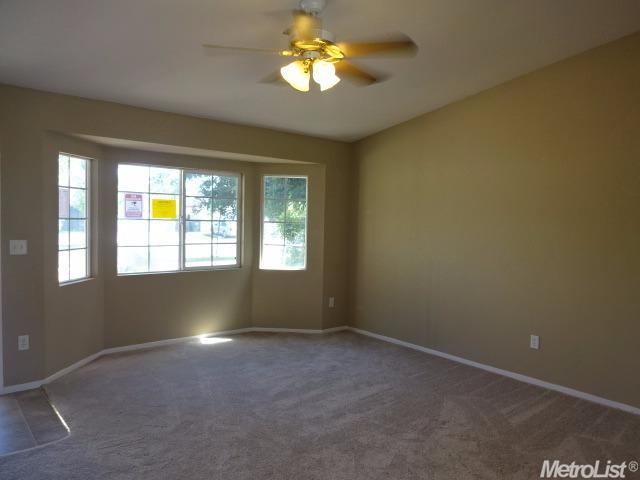 64 El Verano St, Merced, CA 95341 photo 2