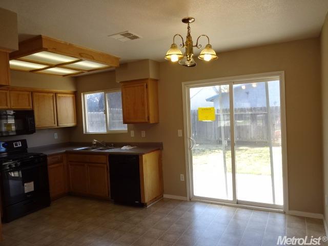 64 El Verano St, Merced, CA 95341 photo 4
