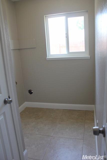 525 Somoa Ln, Lathrop, CA 95330 photo 8