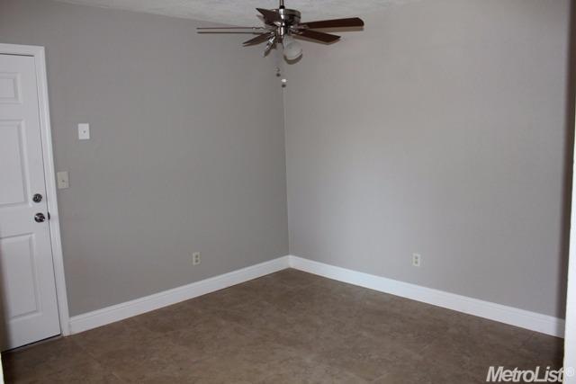 525 Somoa Ln, Lathrop, CA 95330 photo 4
