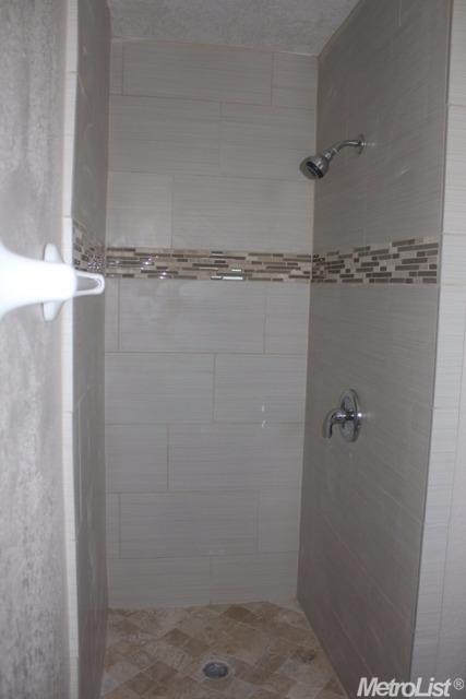 525 Somoa Ln, Lathrop, CA 95330 photo 9