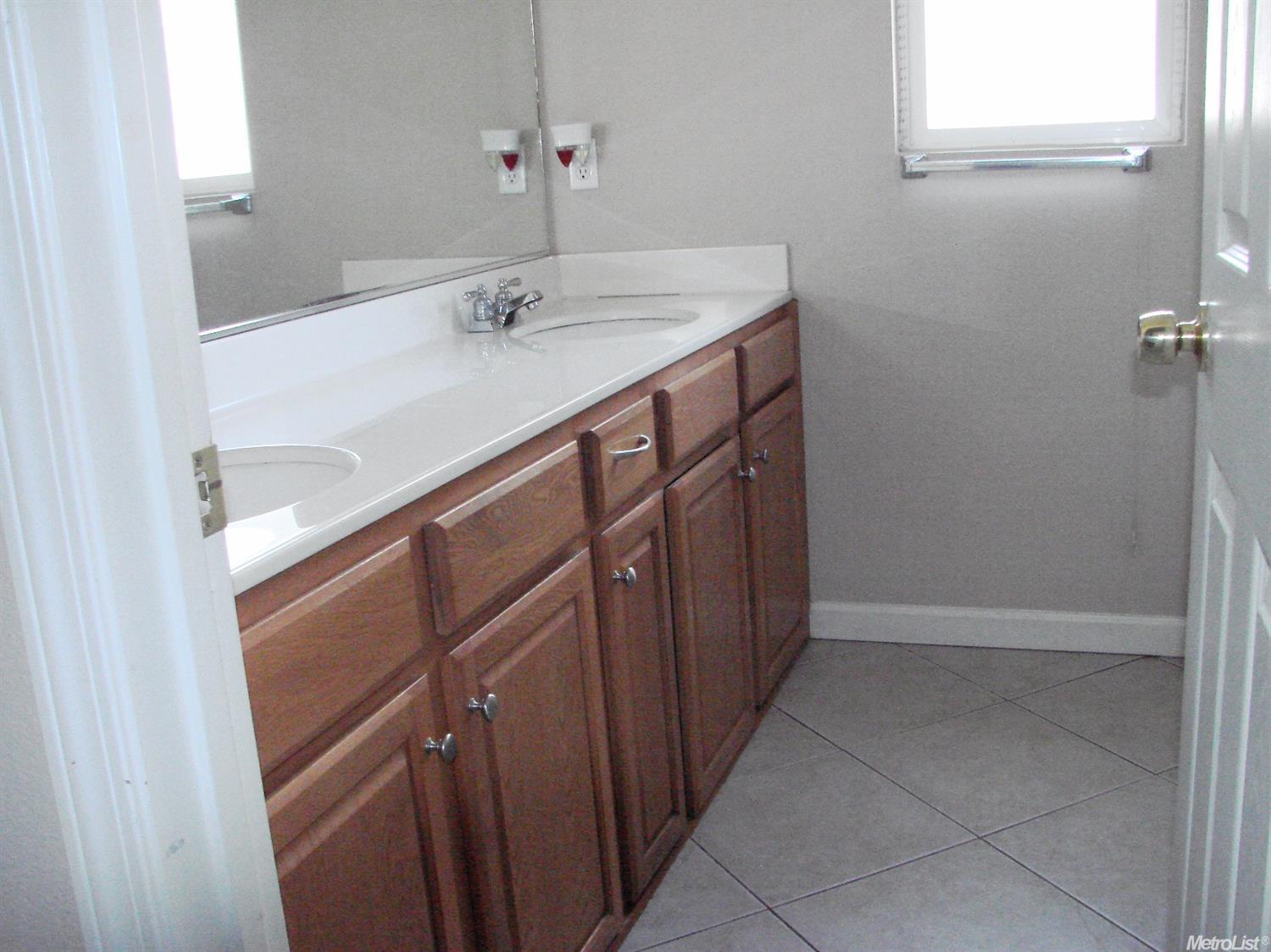 3155 E Antonio Loop, Tracy, CA 95377 photo 2