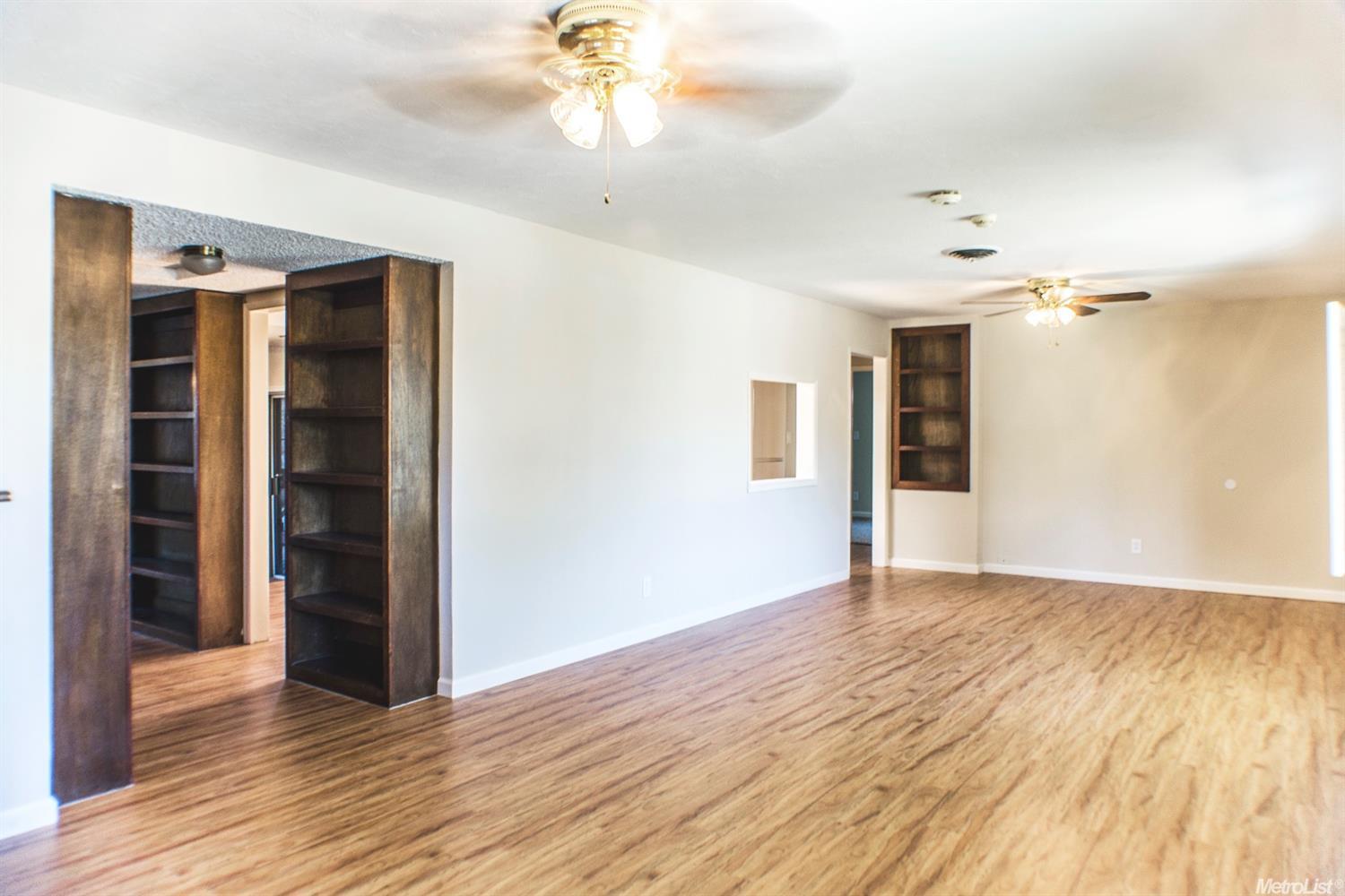 556 E Downs St, Stockton, CA 95204 photo 4