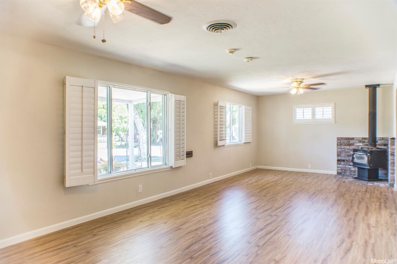 556 E Downs St, Stockton, CA 95204 photo 3