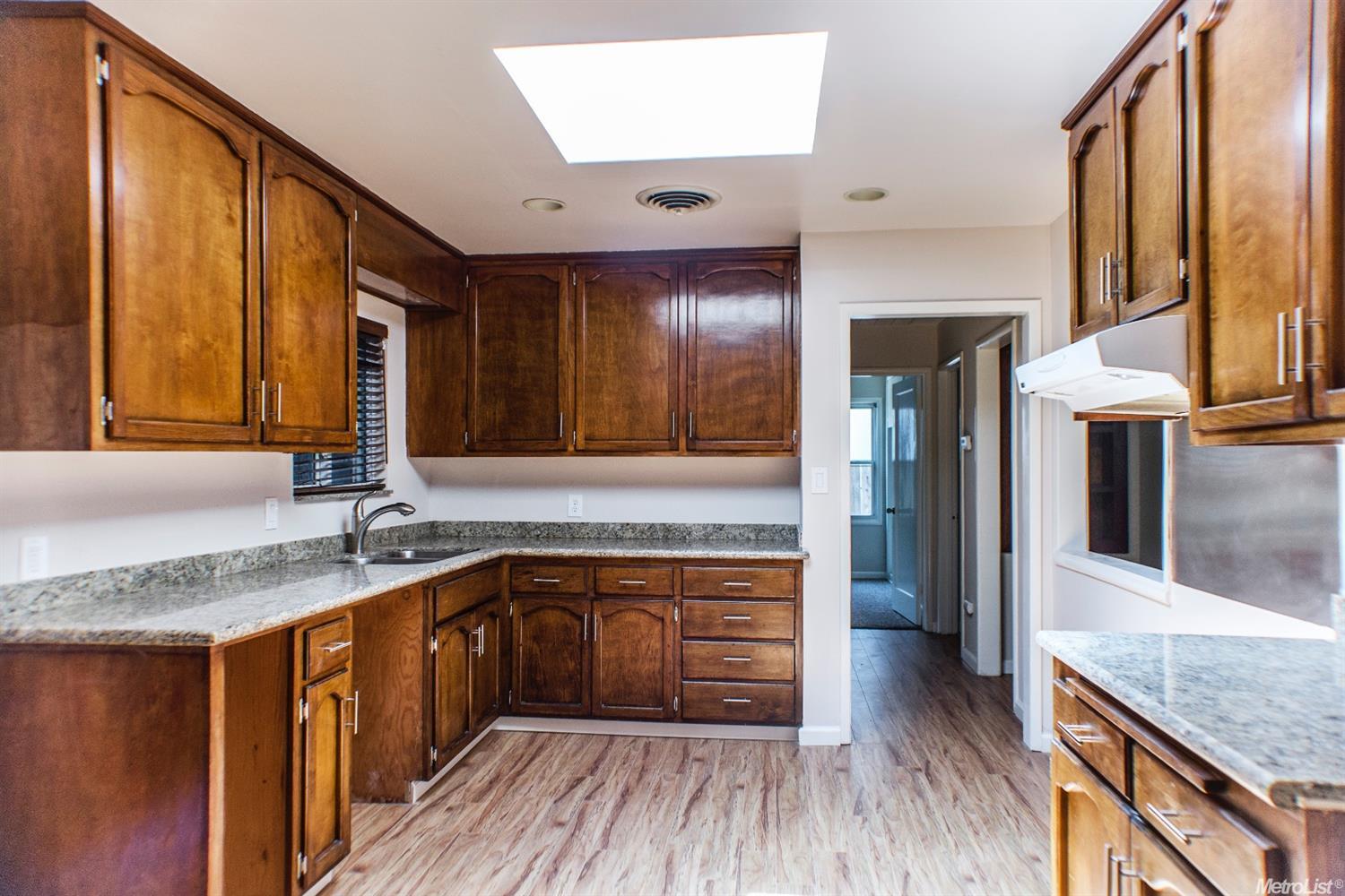 556 E Downs St, Stockton, CA 95204 photo 5