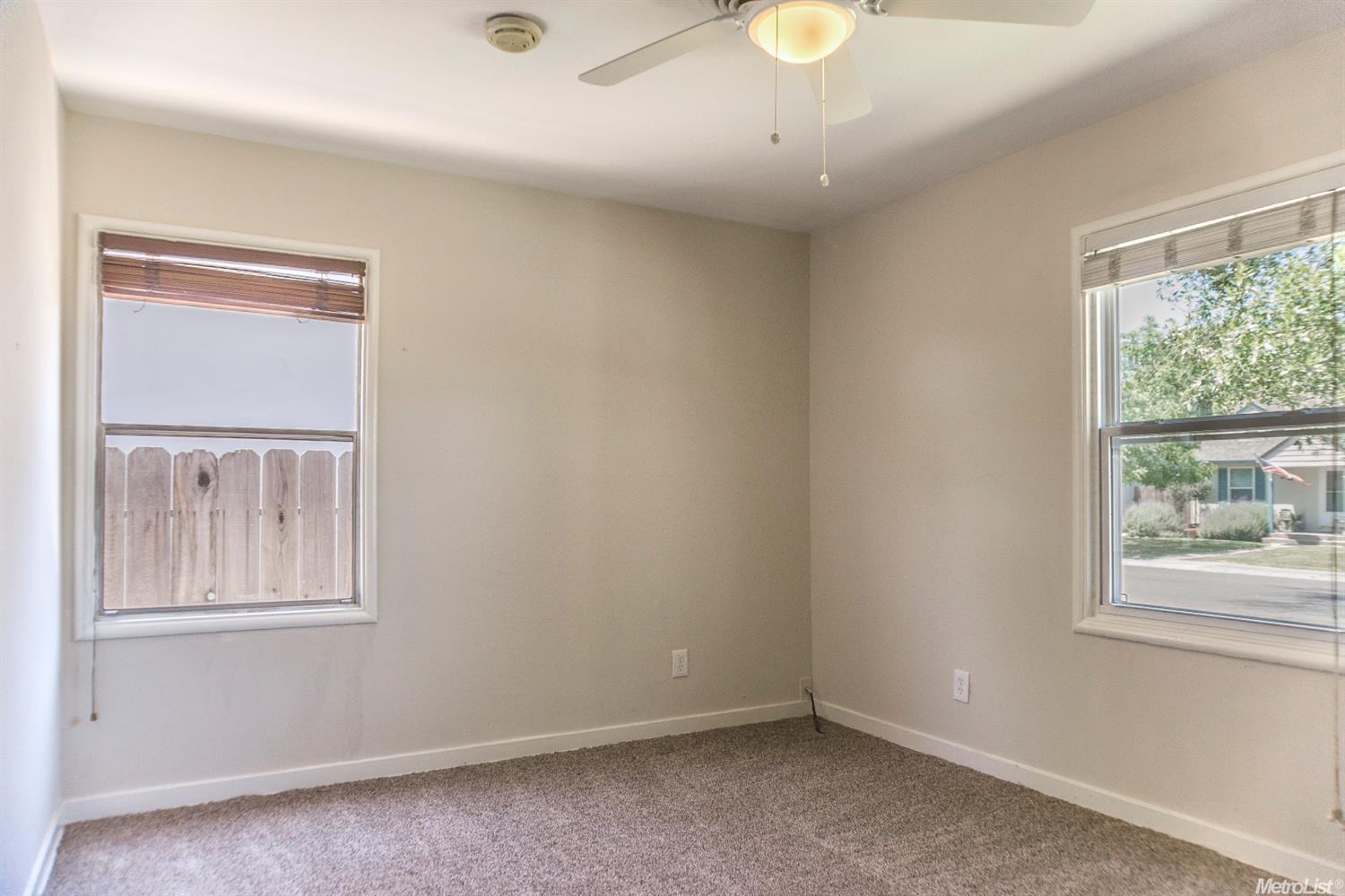 556 E Downs St, Stockton, CA 95204 photo 9