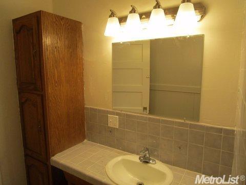 534 Castle St, Modesto, CA 95350 photo 9