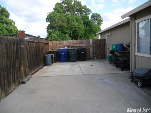 617 Periwinkle Dr, Patterson, CA 95363 photo 14