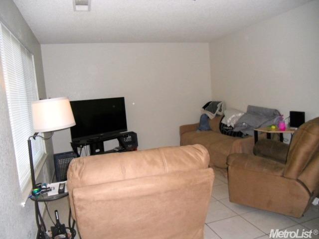 617 Periwinkle Dr, Patterson, CA 95363 photo 4