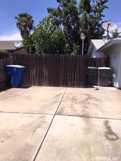 1513 Windgate Dr, Manteca, CA 95336 photo 2