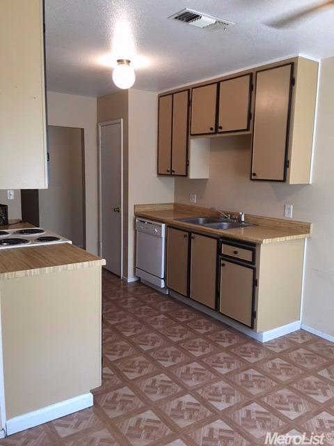 1513 Windgate Dr, Manteca, CA 95336 photo 3