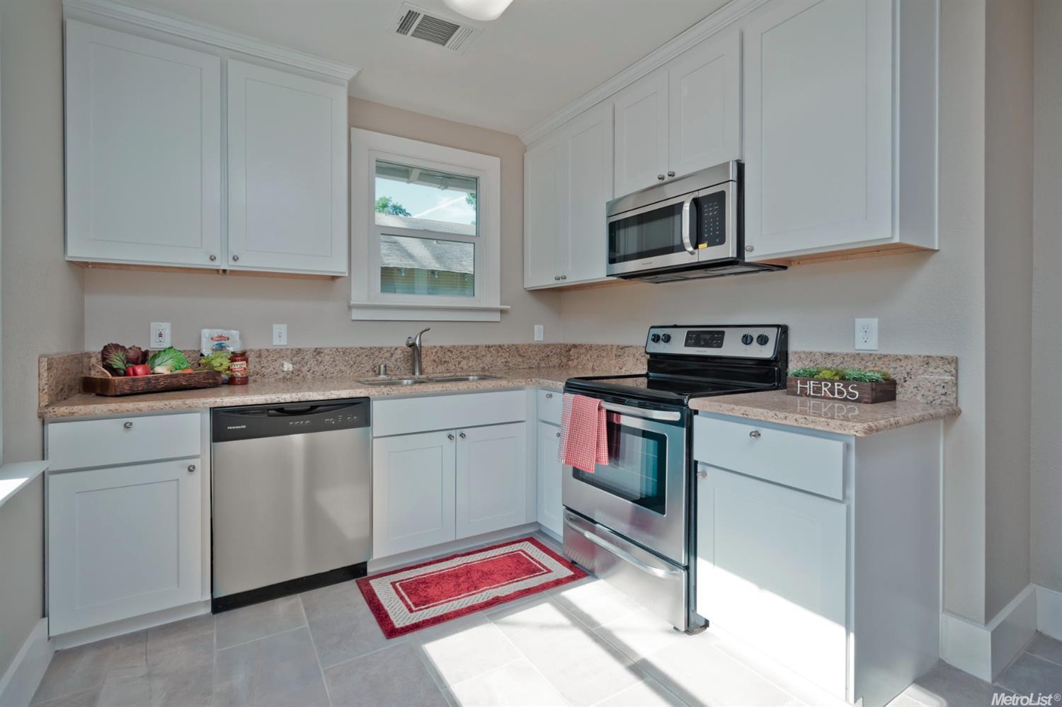 210 Semple St, Modesto, CA 95354 photo 2