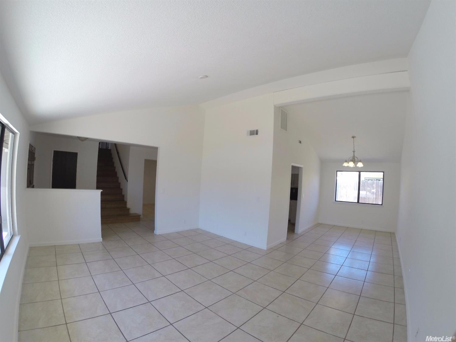 1057 Hatchcover Pl, Manteca, CA 95337 photo 2