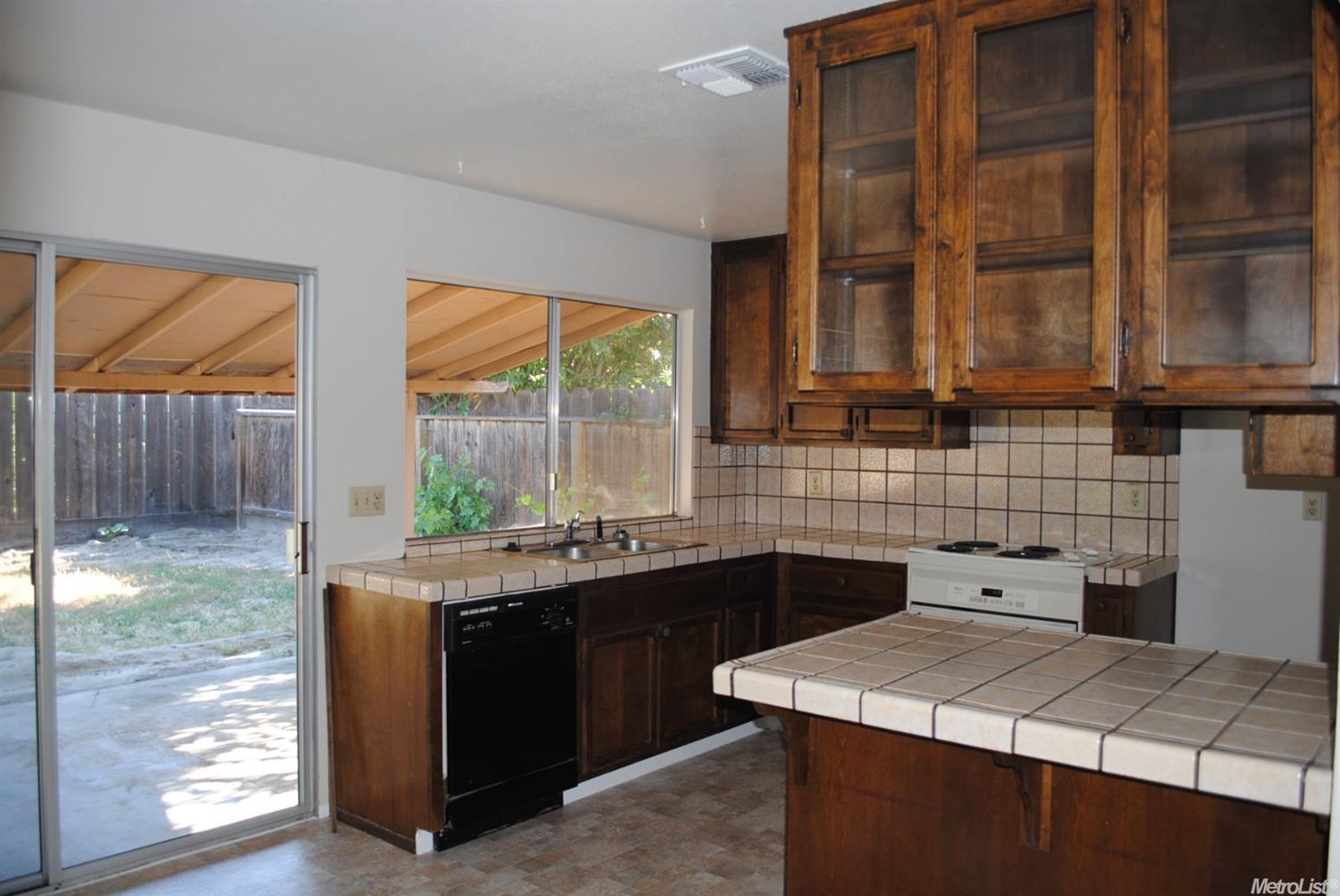 1721 Torrid Ave, Modesto, CA 95358 photo 2