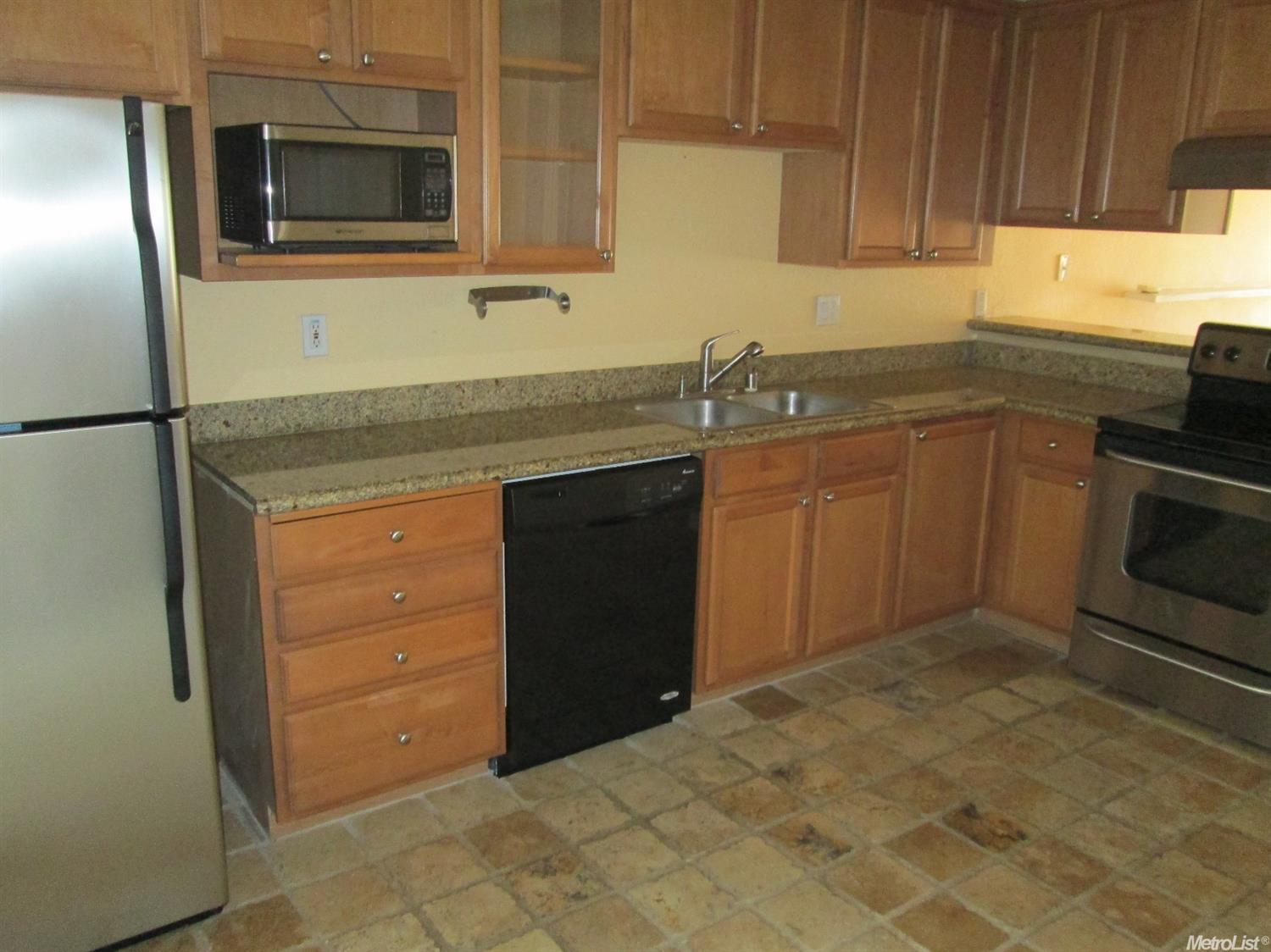 4014 Elmo Loop #B, Modesto, CA 95356 photo 12