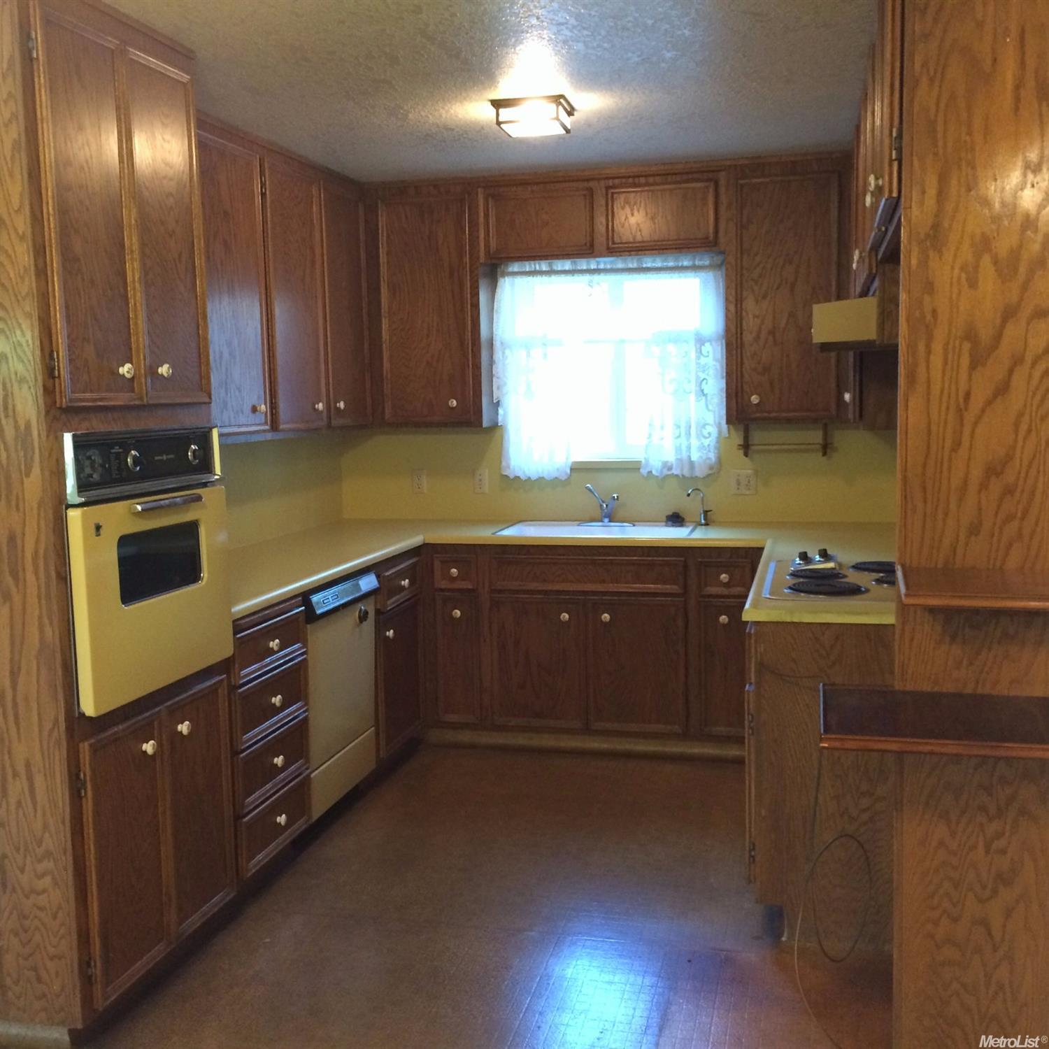 1013 Lillian Dr, Modesto, CA 95355 photo 2
