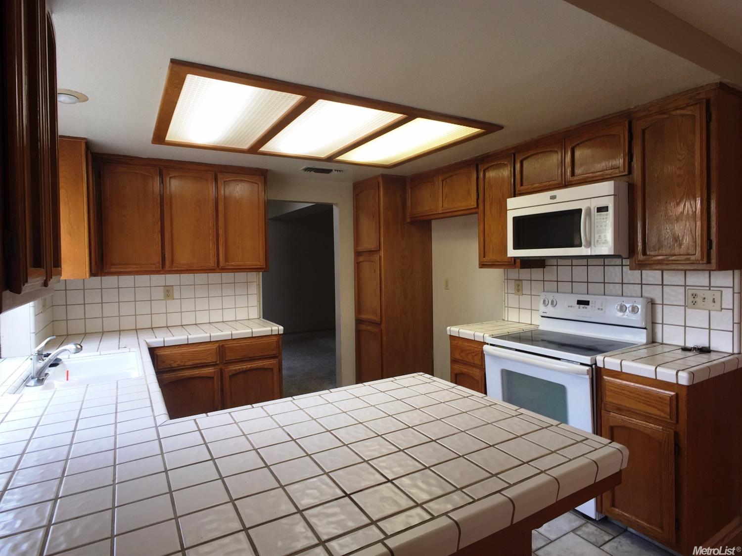 921 Vindel Ln, Modesto, CA 95350 photo 3