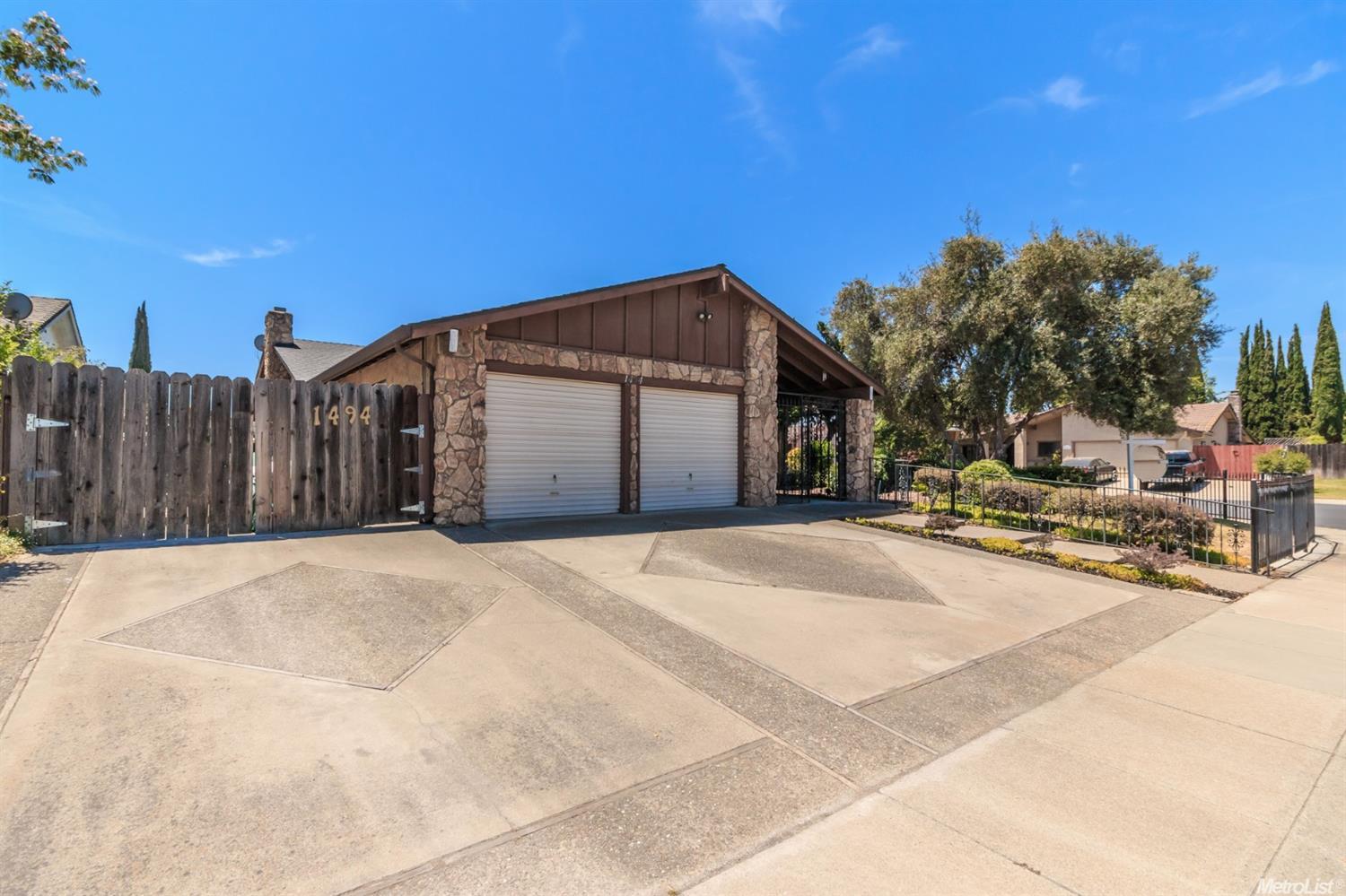 1494 Heather Ct, Manteca, CA 95336 photo 2