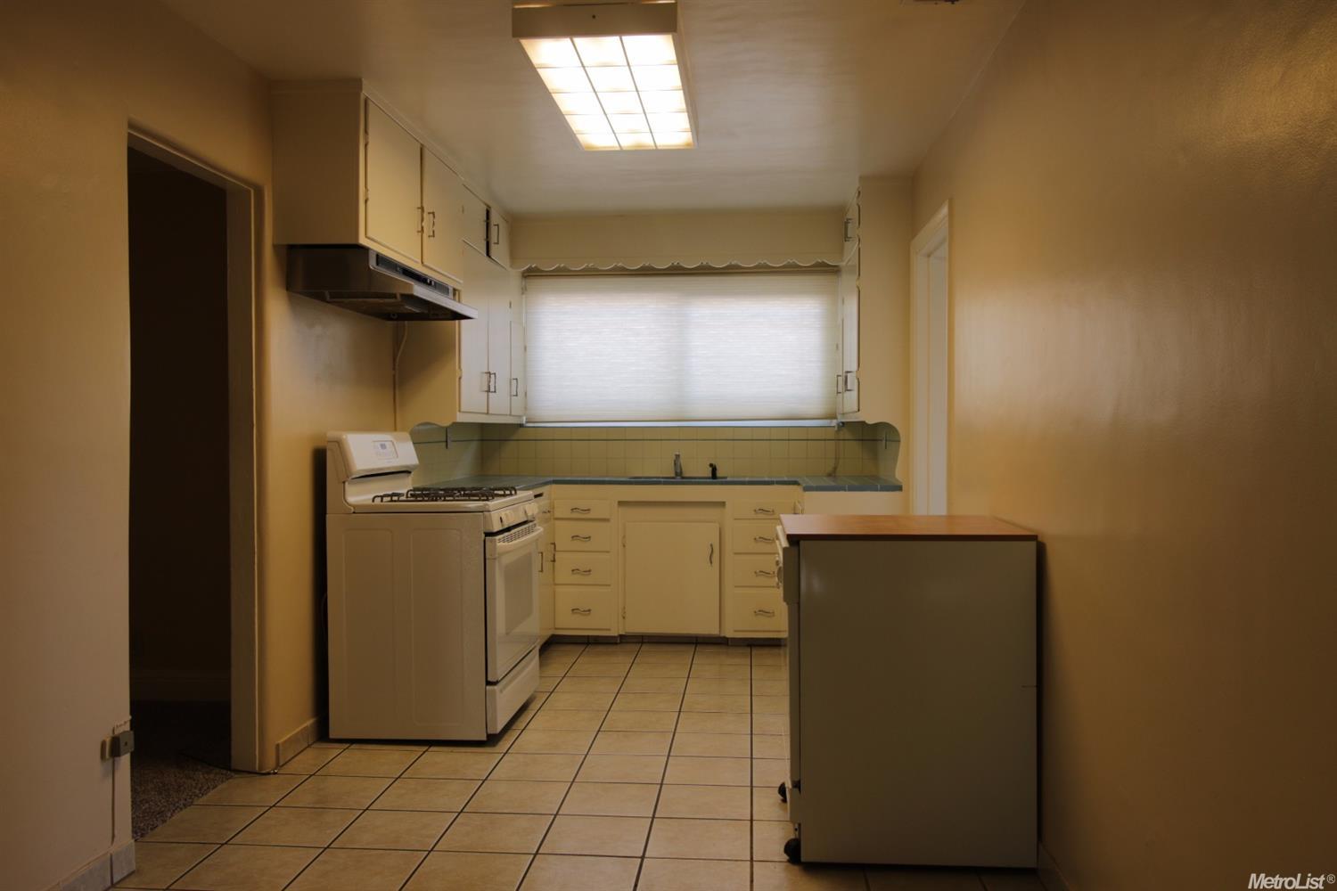 713 E Roseburg Ave, Modesto, CA 95350 photo 4