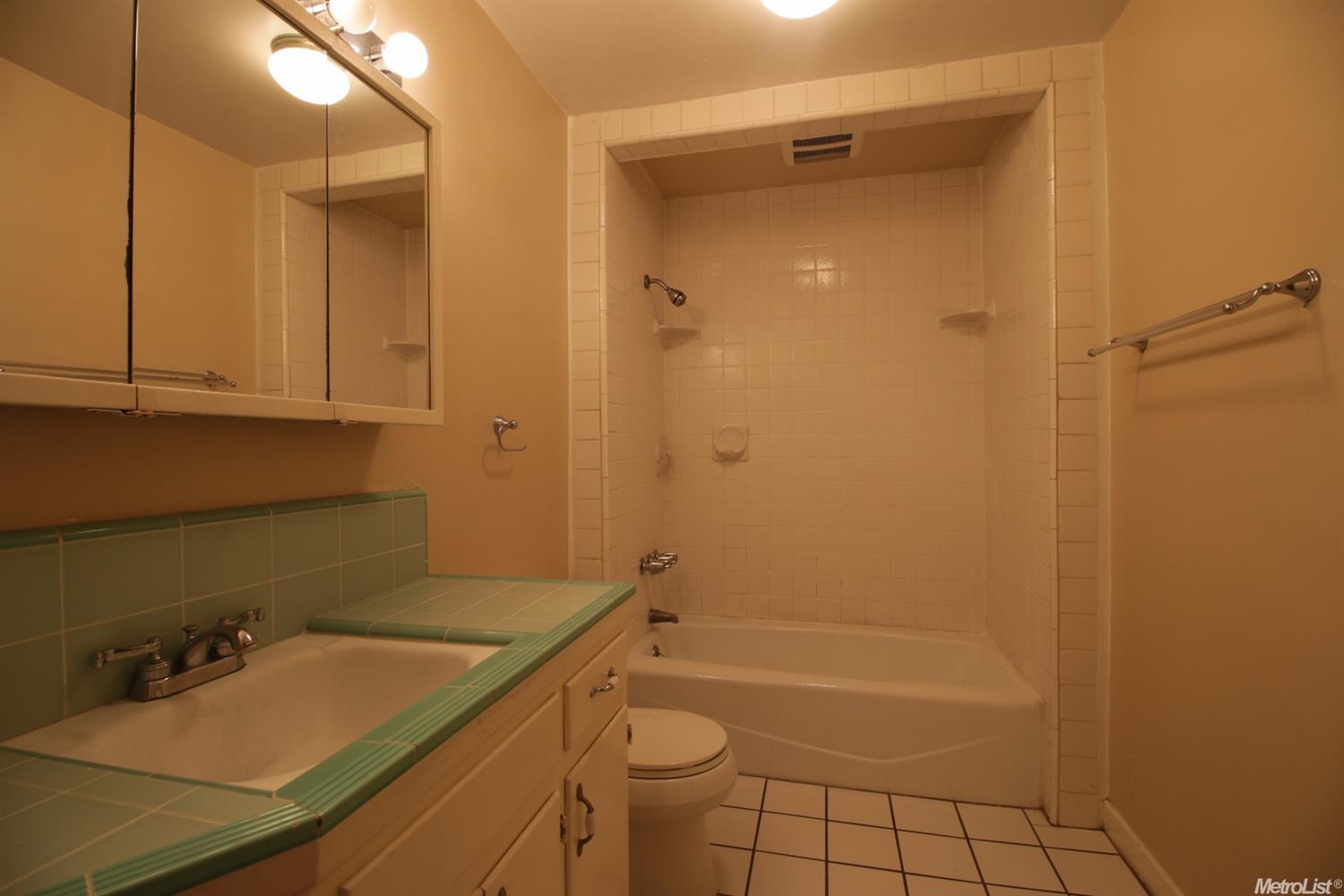 713 E Roseburg Ave, Modesto, CA 95350 photo 9