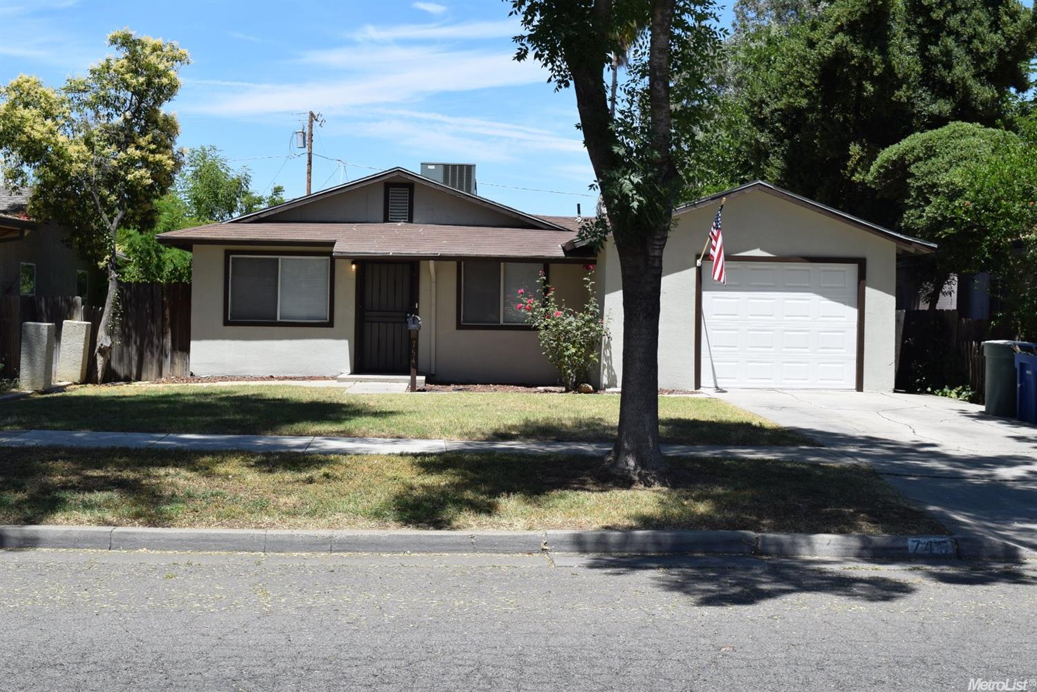 745 W 4th St, Merced, CA 95341 photo 1