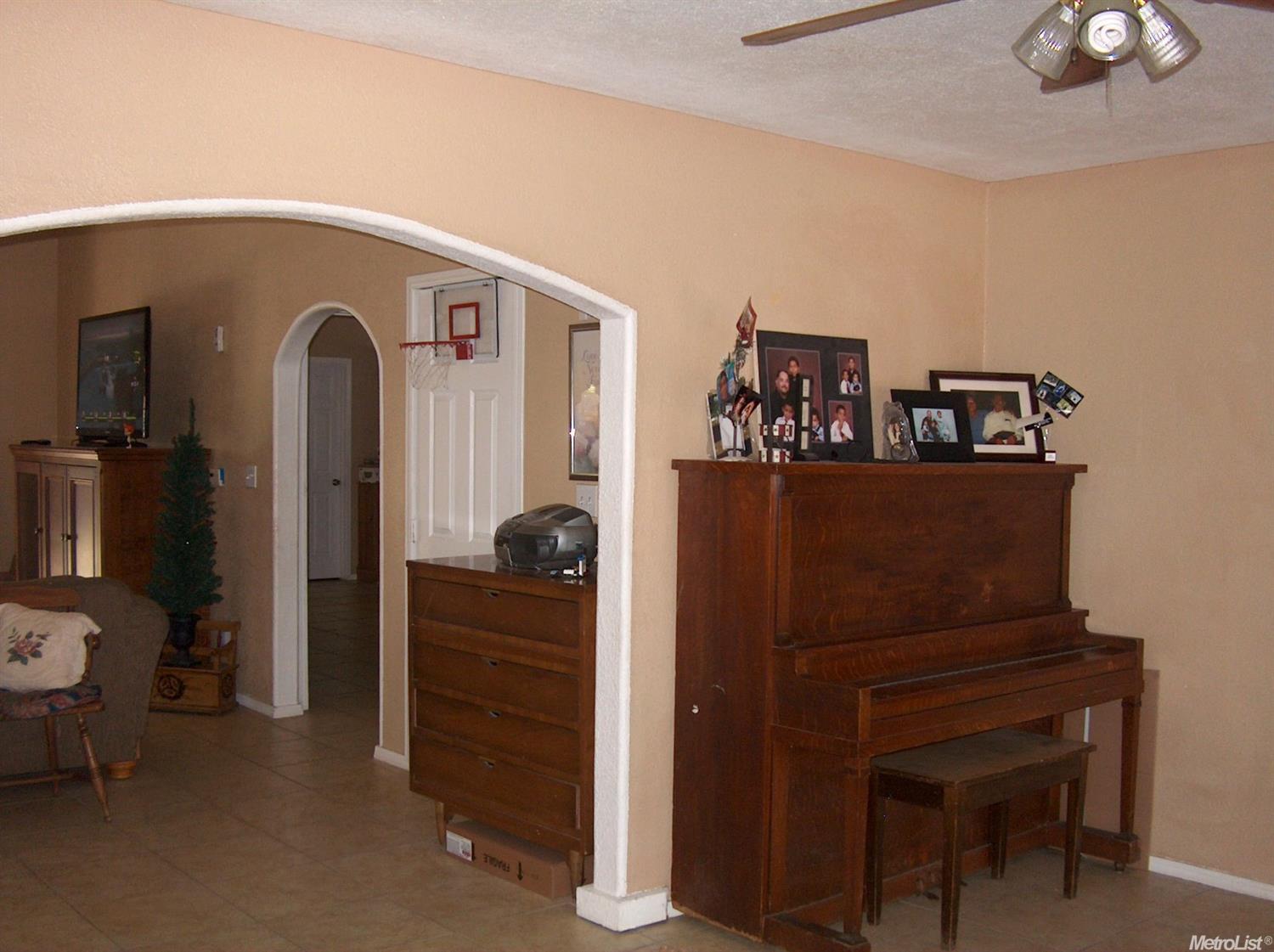 1828 E Hackett Rd, Ceres, CA 95307 photo 3
