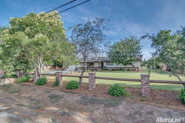 10195 Spring St, Galt, CA 95632 photo 2