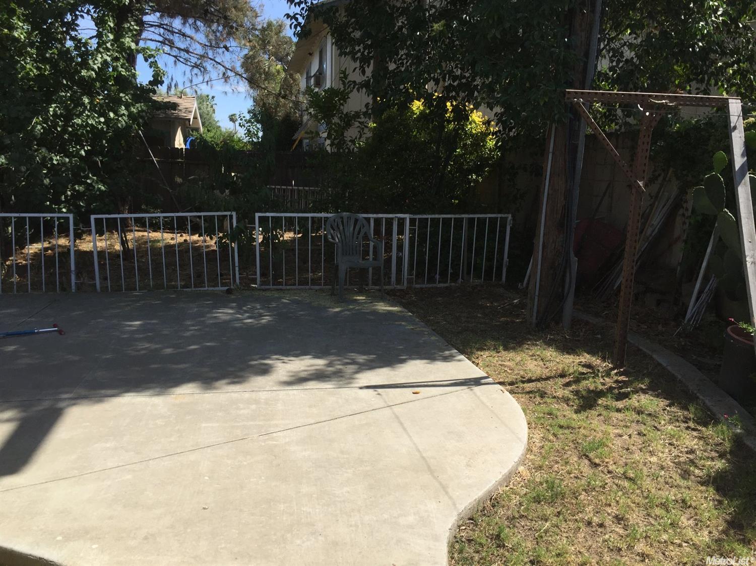 967 Lloyd St, Lodi, CA 95240 photo 3