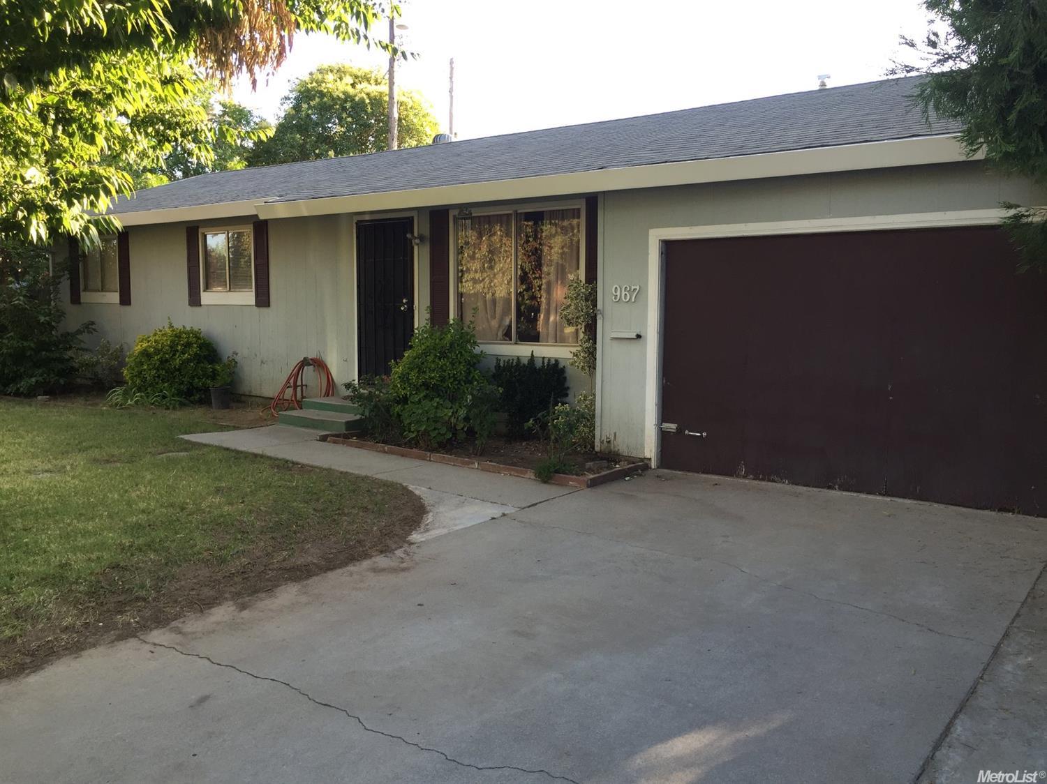 967 Lloyd St, Lodi, CA 95240 photo 2