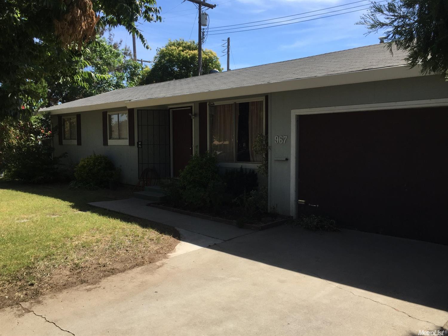 967 Lloyd St, Lodi, CA 95240 photo 1