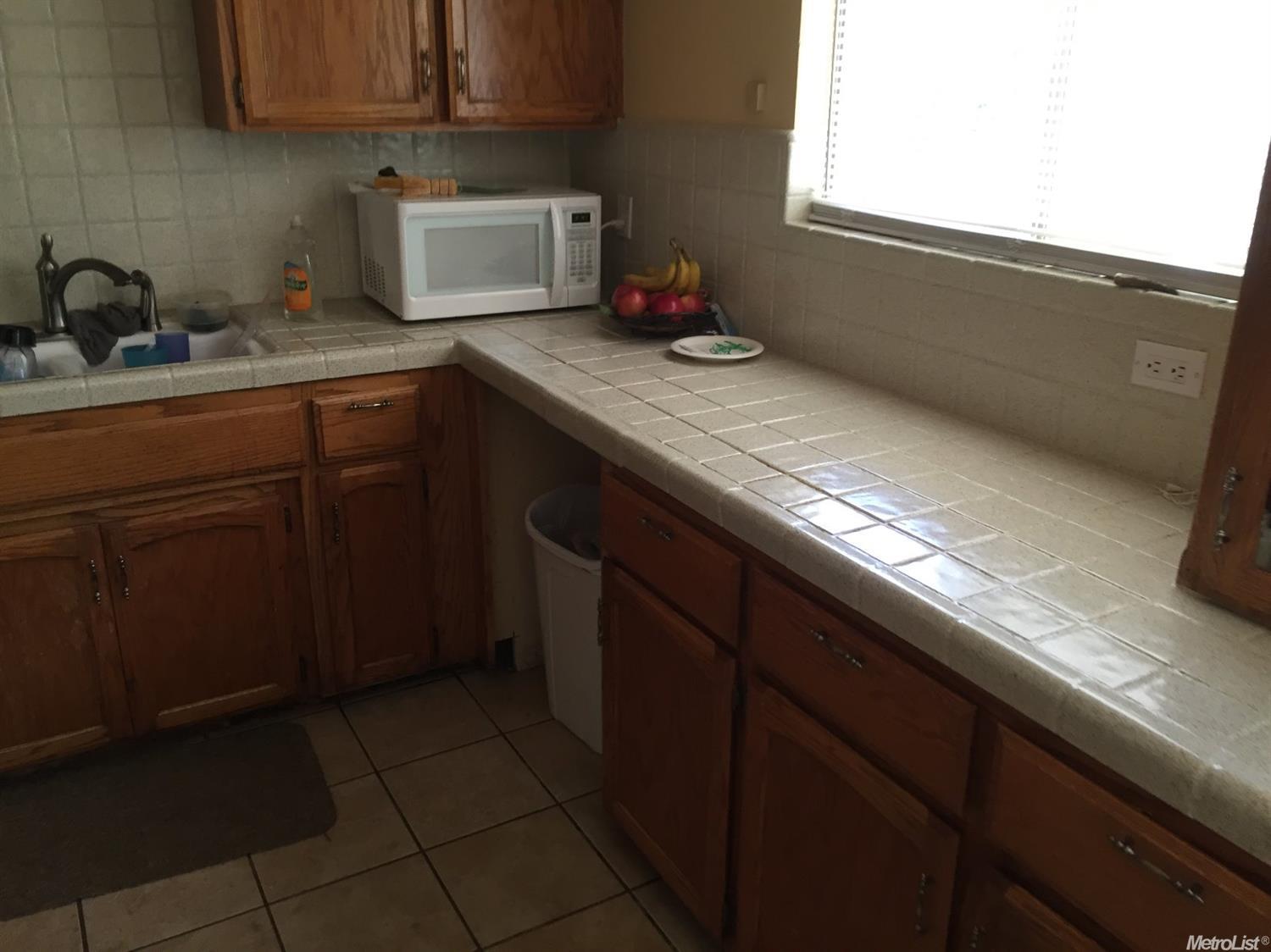 967 Lloyd St, Lodi, CA 95240 photo 5