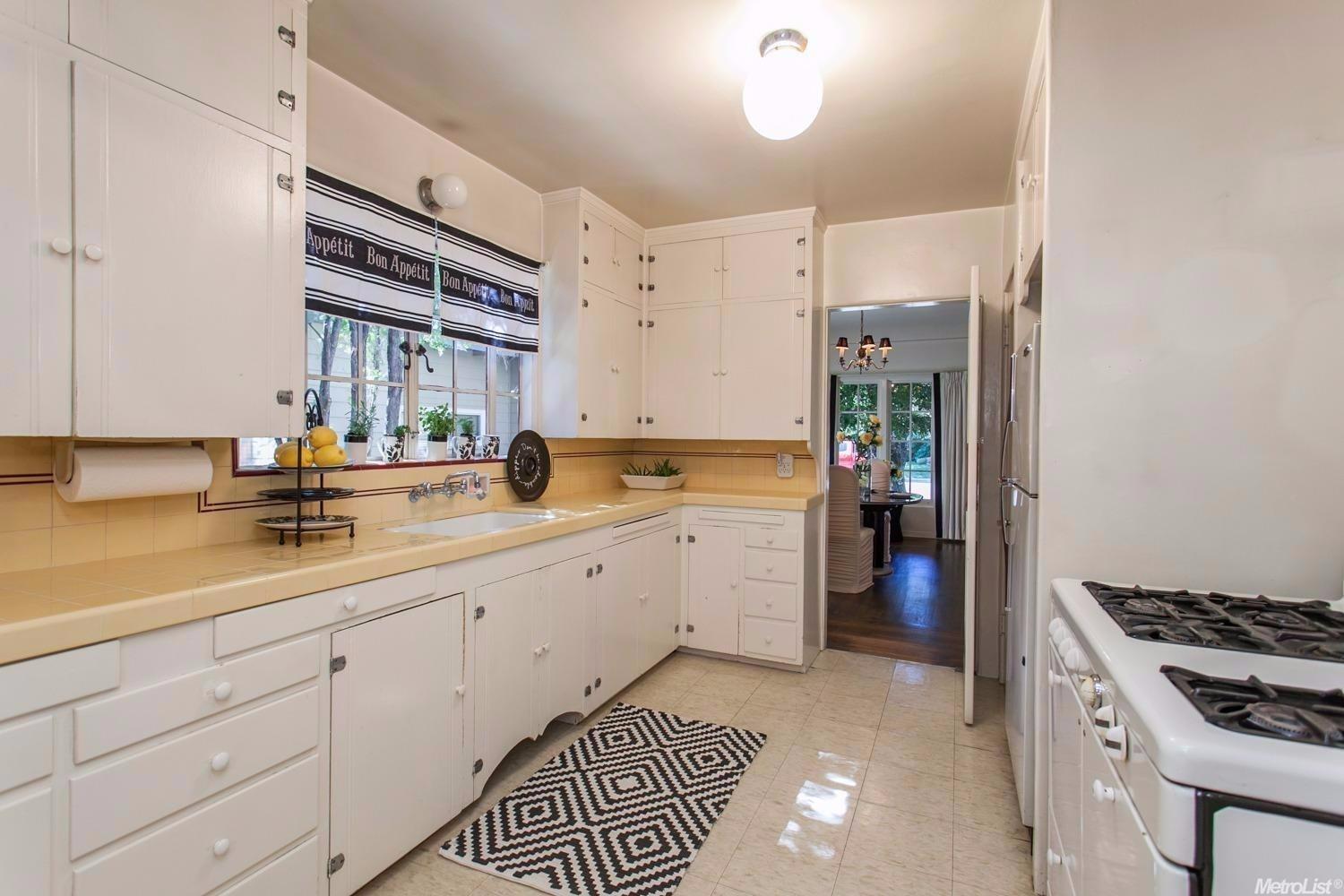 431 Mensinger Ave, Modesto, CA 95350 photo 9