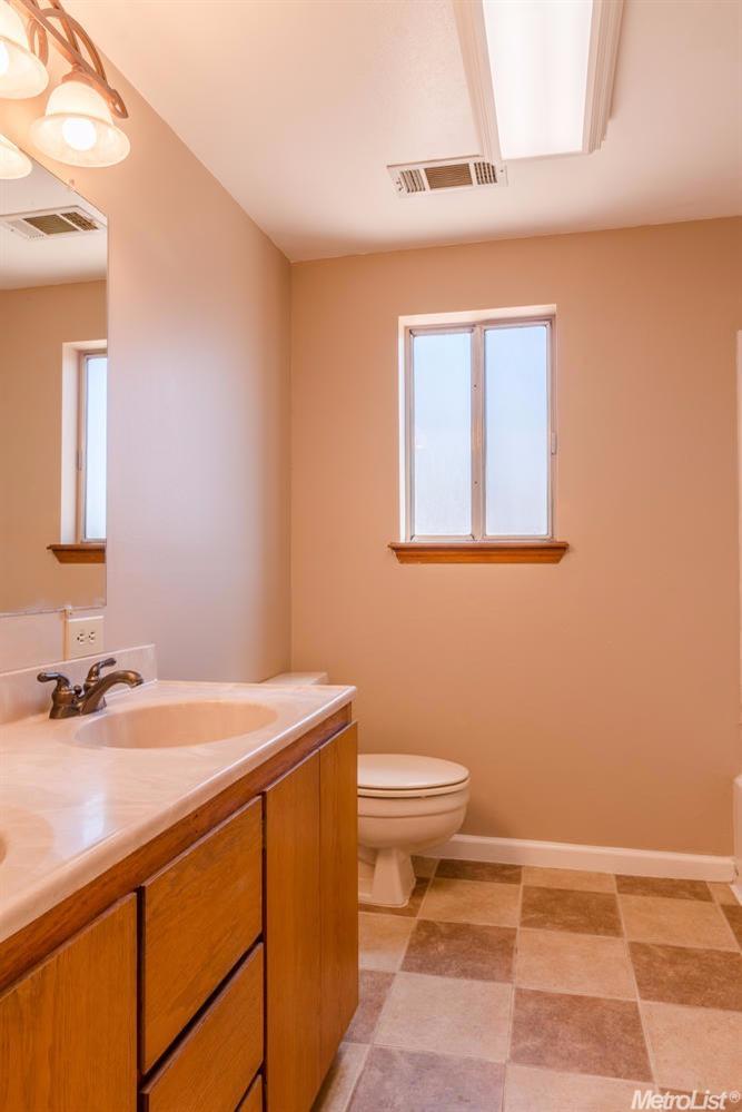 1300 S Crescent Ave, Lodi, CA 95240 photo 17
