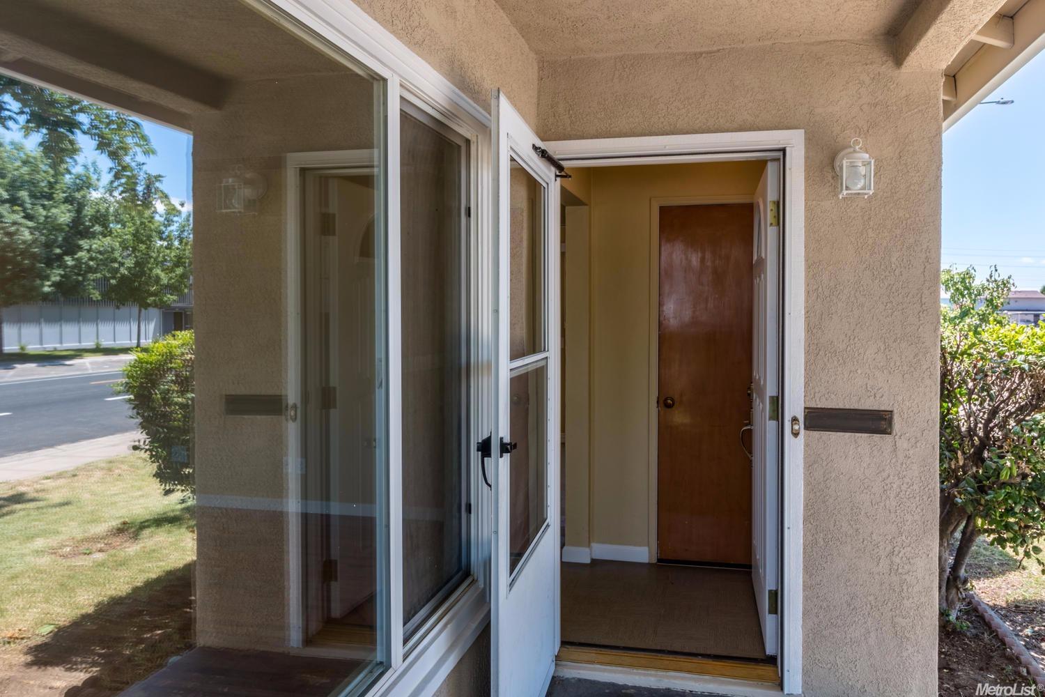 1300 S Crescent Ave, Lodi, CA 95240 photo 2