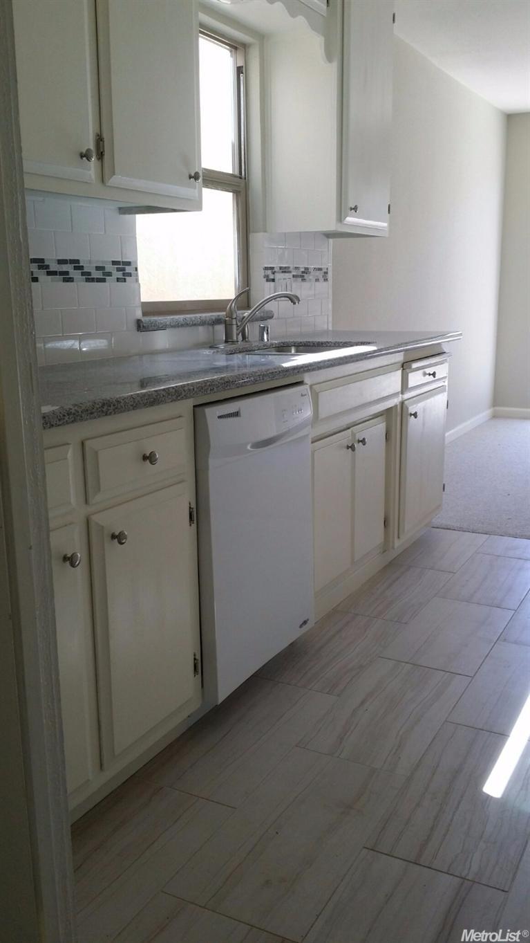 1924 Post Oak Dr, Modesto, CA 95354 photo 3