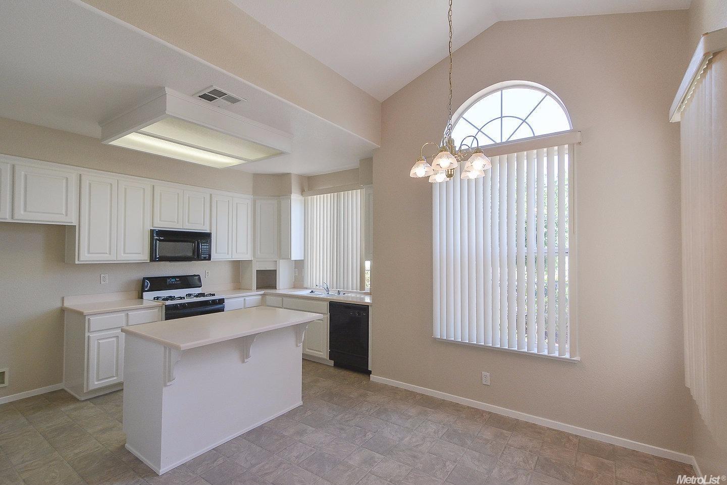 1754 Widmer Ln, Manteca, CA 95336 photo 5