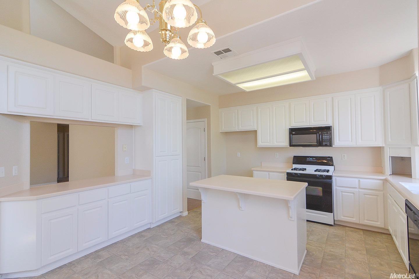 1754 Widmer Ln, Manteca, CA 95336 photo 4