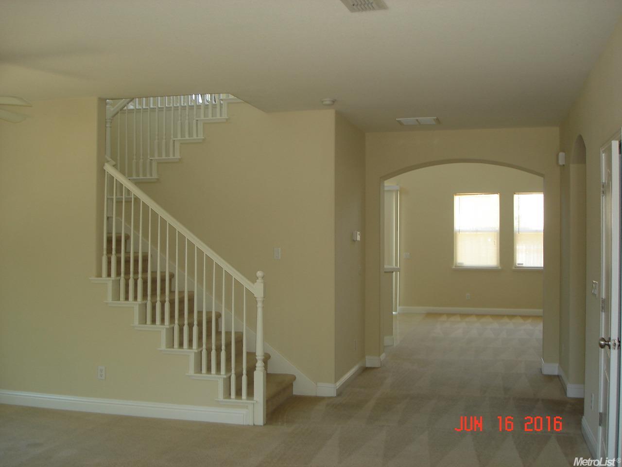 533 Grapevine Pl, Lathrop, CA 95330 photo 2