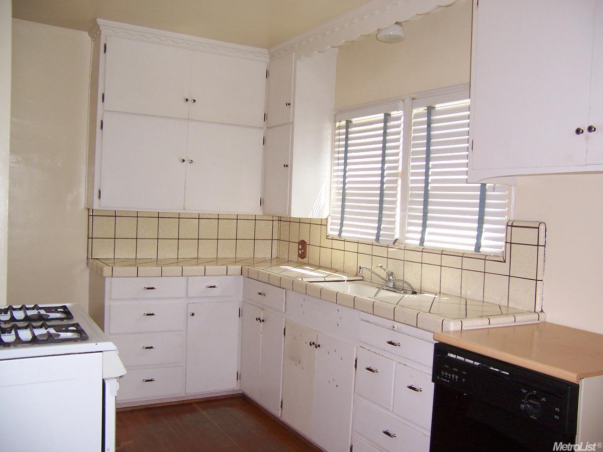 221 E 12th St, Tracy, CA 95376 photo 2