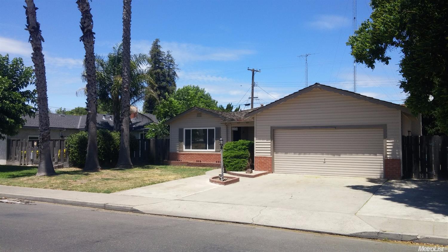 2065 E Marshall St, Turlock, CA 95380 photo 1