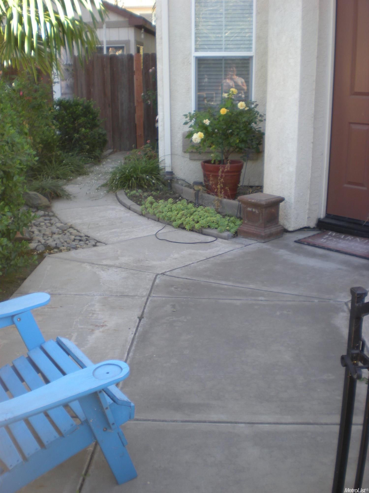 2040 Licstal Ct, Manteca, CA 95337 photo 2