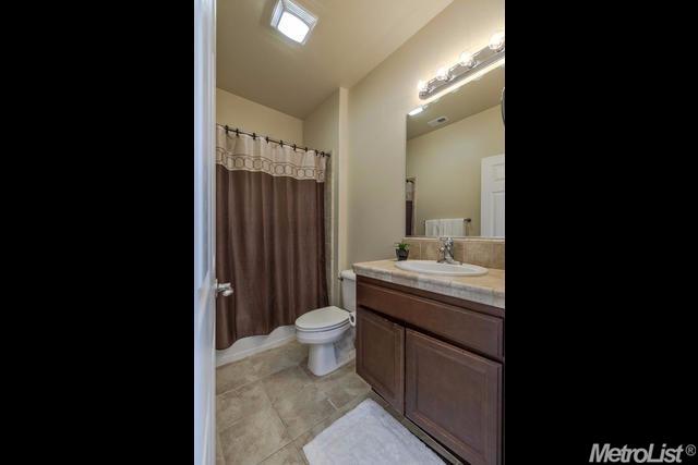 327 Ensenada Dr, Davis, CA 95618 photo 17