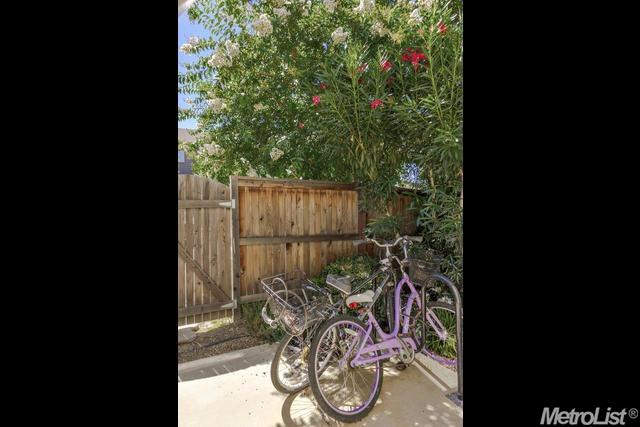 327 Ensenada Dr, Davis, CA 95618 photo 16